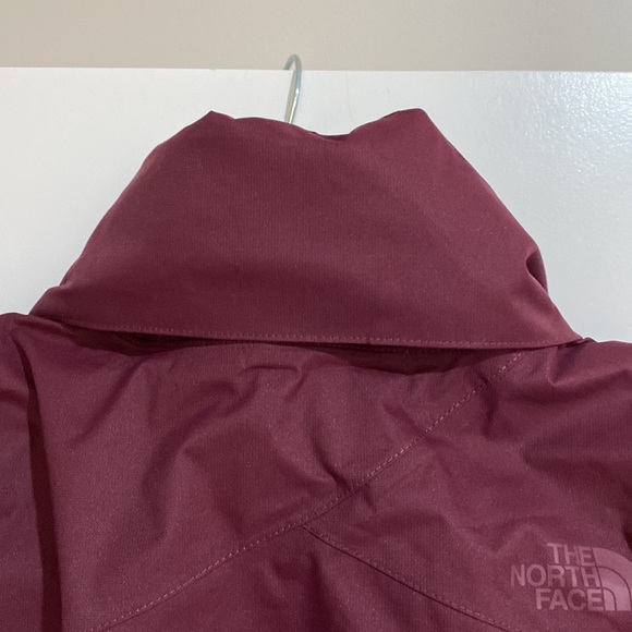 North Face - Small Rain Jacket with Hood (“Removable”) - Picture 10 of 12